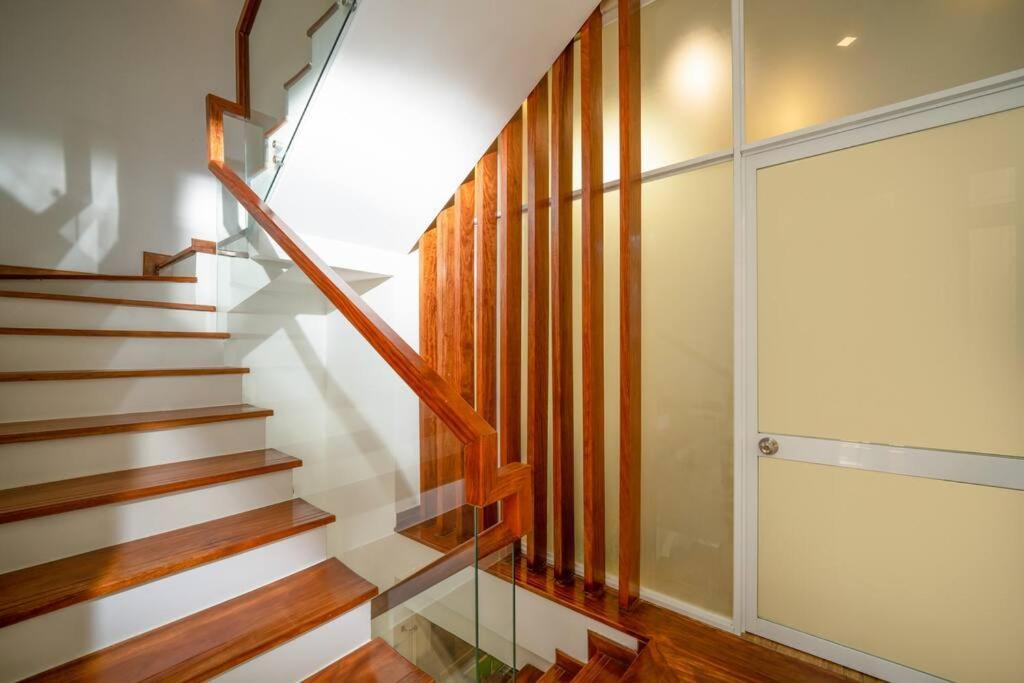 Freepickup 5minwalk To Beach, 4 Ensuite King Brs Holiday home Da Nang